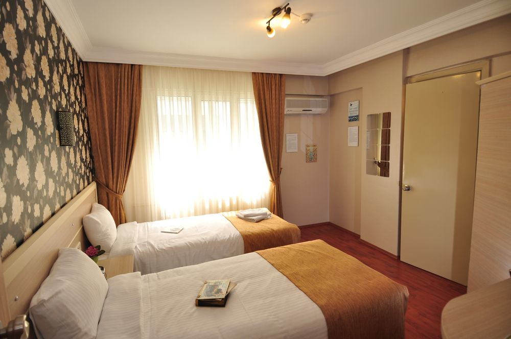 Mini hotel อิซมีร์ ภายนอก รูปภาพ