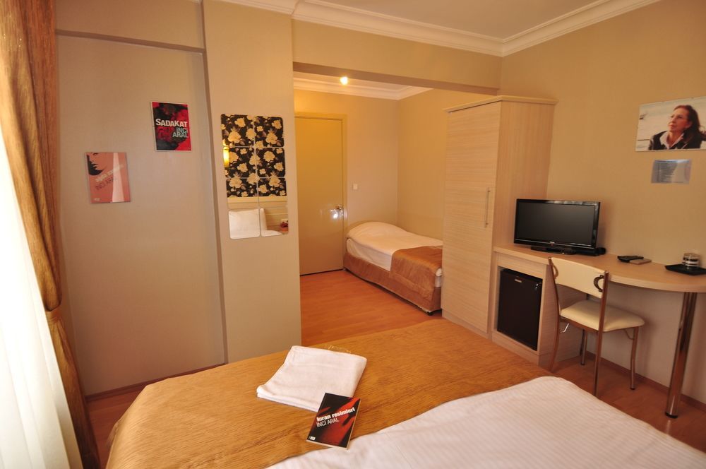 Mini hotel อิซมีร์ ภายนอก รูปภาพ