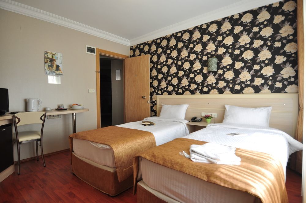 Mini hotel อิซมีร์ ภายนอก รูปภาพ