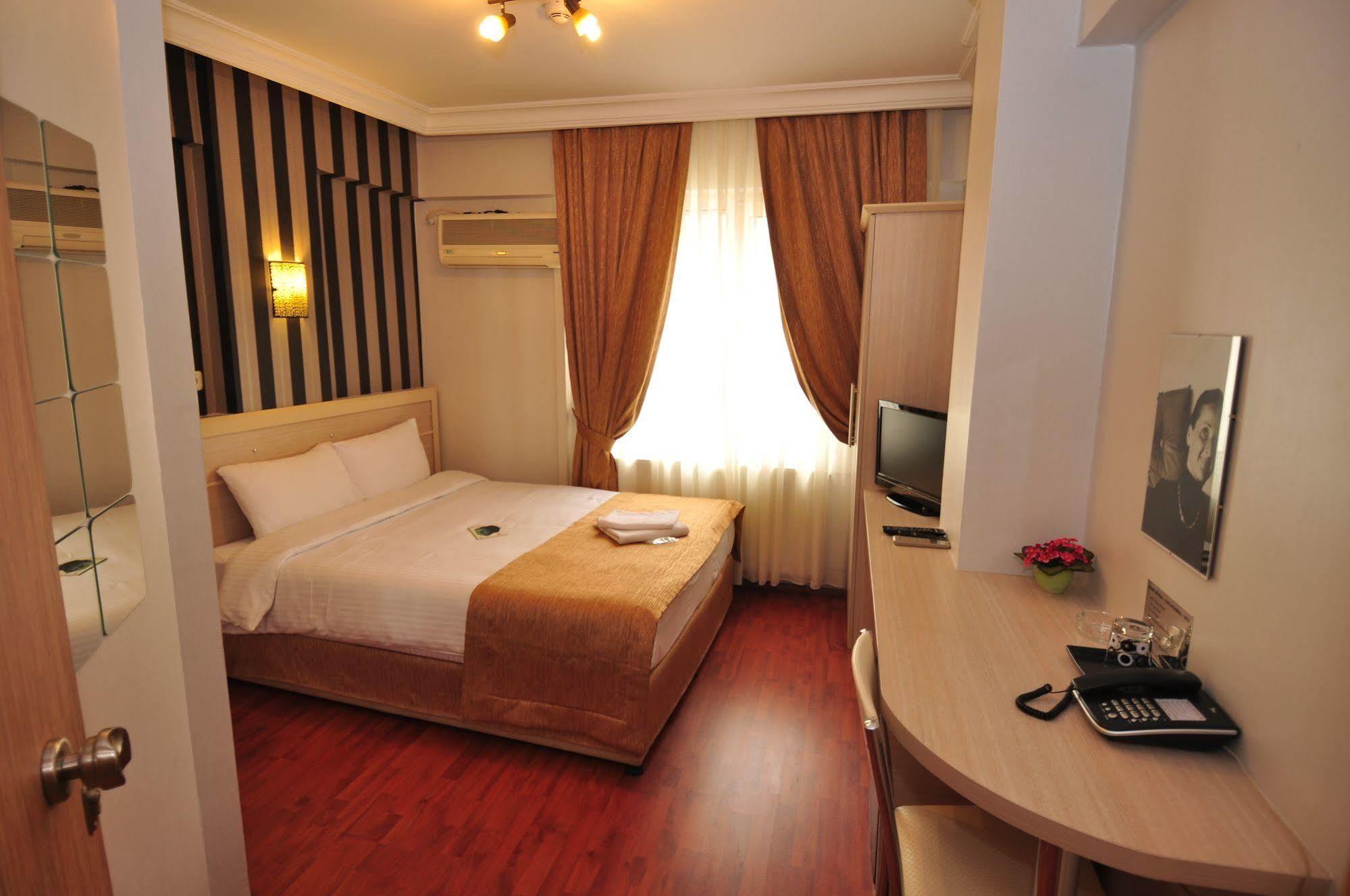 Mini hotel อิซมีร์ ภายนอก รูปภาพ