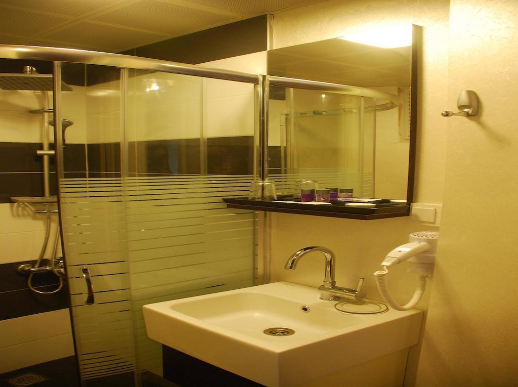 Mini hotel อิซมีร์ ภายนอก รูปภาพ